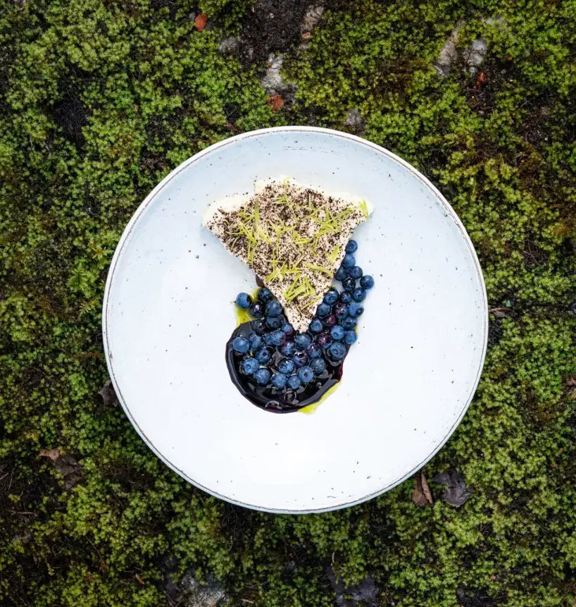 Blueberries and spruce oil