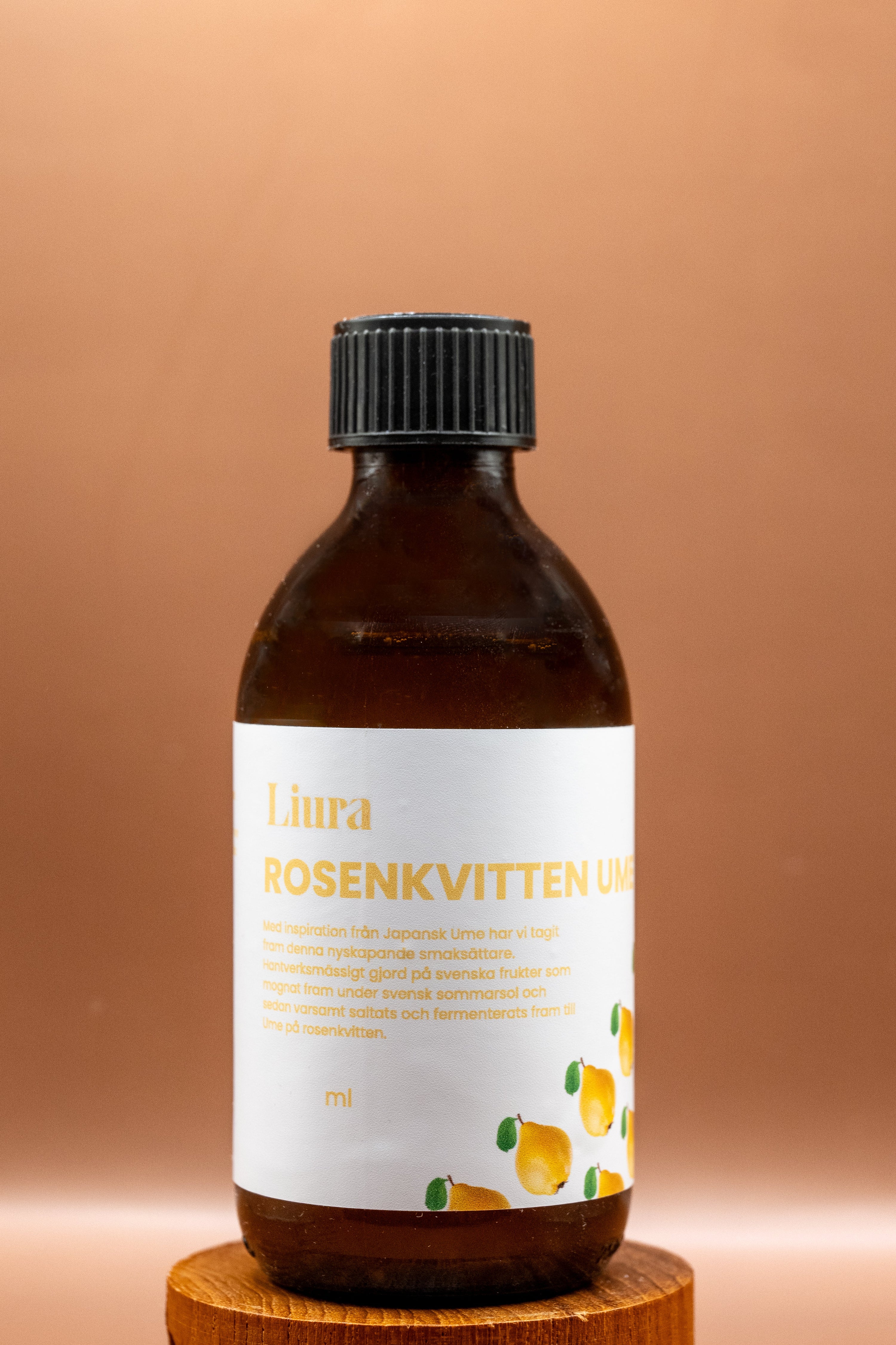 Liura Rosenkvitten Ume
